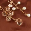 Keychains Lanyards Fashion Faux Pearl Tassel Key Chain Pink Heart Letter Pendant For Women Bag Ornament Exquisite hoofdtelefoonkastje Juwelierscadeau