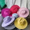 Hates de borde anchos Bucket Hats Otoño Invierno Nuevo sombrero Fedora de lujo Luxury Wide FIENT Sombrero para mujeres Capas de jazz Capitán de estilo británico Accesorios de cinturón de gamón de gamuza