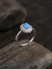 Anelli di cluster di alta qualità sterling da 925 silver con opale blu e zirconi brillanti versatili retrò squisite da donna