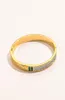 Bracelets de marque designer Femmes Brangle de luxe Lettre de concepteur Bracelet Crystal 18k Gold plaqué en acier inoxydable Amateurs de mariage GIF7160185