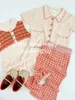 Kleidungsstücke Frühling/Sommer 2024 KP Style Girls Plaid Kleid Kleid kurzärmelige Polo-Hemd-Weste Shorts Modal Baumwollweicher dünner Anzug