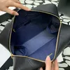 unisex svart stora designer väskor äkta läder axelväskor spegel kvalitet väska mode crossbody väska lyx delikat tygväska mjuk tyg bowling väska med låda