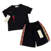 2024 Spring Children's Holiday Camping Set Autumn Cartoon Lange mouw T-shirt Shorts Kinderontwerper Lange mouw Fashion Gedrukte trainingspak 90cm-150cm W04