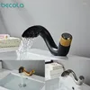 Badrumsvaskar Borstade bassängkranar Goldblack Waterfall Brass Classical Mixer Tap och Cold Becola Antique