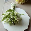 装飾的な花1PCS/バンドル白いベルフラワー谷の美しいユリのプラスチック製の偽物緑の葉の家の装飾
