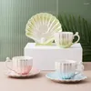 Tazze piatti di caffè tazza di perle conchiglia moderna tazza di ceramica ceramica con gradimento da matrimonio tè pomeridiano e set di piattini. Regalo di compleanno