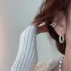 Koreanische Goldfarbe Doppelkreis Twist Perle Ohrmanschette Vintage Geometrische Ohrhälfte gefälschter Piercing Perlenclip auf Ohren 240410
