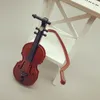 Dekorativa figurer Mini Miniature Violin Handgjorda 1/12 trärimuleringsmöbler Odless Desktop Decoration Doll House Accessories