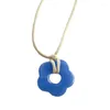 Pendant Necklaces Dopamine Hollowed-Out Flower Necklace Acrylic Material Simple Delicate Jewelry For Woman Everyday Wear