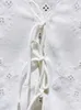 ワークドレスフローラルホロウアウトスーツ女性ホワイトセットレースアップショートシャツとシングル胸Aラインミディスカート2024年春春