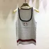 Tanks pour femmes concepteur de camis Xiaoxiangfeng 24 Été Nouveau rayure brodée le coulier de cou rond en tricot en tricot avec un âge réduit et un ajustement slim 5ZM8