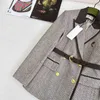 Damskie garnitury Blazers Designer 2024 Spring Stuming Hardware Pas Contrast Połysany kombinezon klapowy płaszcz 3HQN