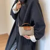 Hobo högkvalitativa skalväskor för kvinnor 2024 Brand axelväska lyxväskor och handväskor designer crossbody söt liten satchel