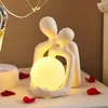 Figurines décoratines Nordic Creative Couple State Table Lampe Décoration de chambre