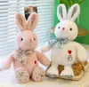 Novo Bixin Bixin Rabbit Doll Plush Toy Bow Posição de sentar na posição de coelho