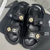 Wide Fit Sandals Lätt kilskor i sommaren Sandaler Famous Designer Women Sliders Black Sandale Femme Sandalia de Mujer Dad