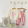 Ensembles de vêtements printemps 2024 coréens Ins Bild Girls 2pcs Vêtements Set Cartoon Dog Pullovers Cotton Striped Pant Costume Toddler Girl Tracksuis