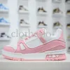 2024 Ny ren tränare Lvity Luxury Designer Casual Shoes Logo präglad tränare sneaker trippel vit rosa himmel blå svart grön gul denim låg mens snäckare kvinnor 240