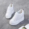 Chaussures décontractées en cuir authentique épais semed blanc printemps été sauvage version coréenne horizable augmenter les baskets femmes 11 cm talons