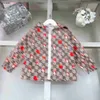 豪華な男の子トラックスーツ3ピースセットキッズコートセットベビー服サイズ100-150 cmフード付きジャケットキャットプリントTシャツとショートパン