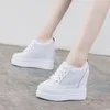 Chaussures décontractées en cuir authentique épais semed blanc printemps été sauvage version coréenne horizable augmenter les baskets femmes 11 cm talons