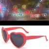 Lunettes de soleil Love Heart Shape Lunettes de soleil Femmes Pc Frame Light Changement Love Cœur Lens Colorful Sun Suns Femme Rose Rose Shades Eyewaer 24412