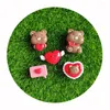 Figurine decorative di San Valentino Cartoon Bear Heart Back Resina Scrapbooking Cabochon per parti di decorazioni telefoniche Cravalche per capelli fai da te artigianato