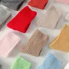 Barnstrumpor Pure White Letter Floor Socks Lämpliga för 0-3Y Toddlers Nyfödda Spädbarn Girls Boys Soft Cotton Anti Slip Vertical Stripe Inventory Q240413