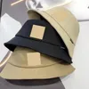 Marca de luxo Fisherman Hat Hat Summer Bucket Sun Shade Protection Face Revelando versátil para mulheres 240403