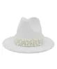 2020 Femmes à bord large imitation laine Feel Fedora Chapeaux Fashion Église Fête Femme robe femme Perle Ribbon décor blanc Hat 9686080