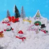 装飾的な置物の置物用品ミニチュアかわいいクリスマスギフト雪だるまマンマイクロランドスケープ装飾用デスクトップ装飾ルーム