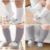 Chaussettes pour enfants mignonnes chaussettes animales animales adaptées aux garçons et aux filles hiver et printemps coton doux panda éléphant non slip seme nouveau-né et tout-petit chaussettes Q240413