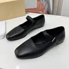 Heta försäljning kvinnor Mary Janes loafers Runway Designer Högkvalitativ äkta läder kortfattad och ett bältesspännband platt med yttre promenader mjuka söta skor