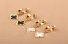 Popular Clover Charm Brincho Gold Aço inoxidável Earrings Huggie 8402836