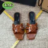 مصممة النعال النساء تحية شرائح صندل SL sl slippers العجل الجلد الجلد شقق البغال الكعب البني بني منقوشات النساء الفاخرة شريحة شبشب شاطئ الصيف شاطئ