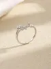 Rings cluster S925 Sterling Silver Vendita semplice e personalizzato a forma di fiori a forma di ad anello a forma di nicchia di design per le donne