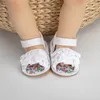 Chaussures bébé bébé Girl Flats Sandales Soft Sole Antislip Summer Bowknot Dot Stripe Lace Berce née First Walker 240329