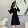 Lässige Kleider schwarzer Herbst Winter Sweater Strickkleid französische Frauen Perlen Perlen O Hals Langarm Damen Büro Slim eine Linie Kleidung