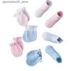 Barnstrumpor Nya 0-6 månader gamla babystrumpor med skrapbeständiga handskar Nyfödda babysockuppsättningar Q240413