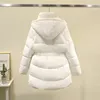 Casacos de trincheira feminina de algodão Mulheres de comprimento 2024 Moda de inverno Slim Fitting Waoled Hooded