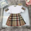 T-shirt pour femmes Spring Fashion Girls Two Piece Set Plaid Preeted Jirt Sploded Casual Academy Style