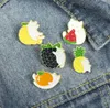 Broches de esmalte de gato de frutas de frutas de desenho animado para mulheres camisa de casaco de moda feminina Demin Metal Funny Broche Pins Badges Promoção Presente2220206