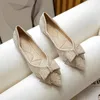 Casual Shoes Asileto Korea Women Flats Pointed Toe Slip on Bowknot Rhinestone Satin Stor storlek 41 42 43 Fashion Daily Female Summer