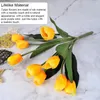 Kwiaty dekoracyjne 2PCS sztuczne fałszywe tulipany Soft prawdziwy dotyk Mini ręka Faux Flower Bukiet Dekoracja ślubna Domowe ozdoby biurka