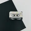 デザイナーテープラジオミュージックブローチバッジ飾られたブラスブラスアクセサリーペンダントコサージュギフト