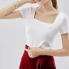 夏の綿の正方形のネックTシャツの女性短袖の服