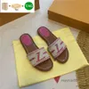 Lyxbroderade bilder tofflor Designer Sandaler Kvinnor Mulor Fashion Flats Summer Ladies Beach Party Wedding Flip Flops Shoes