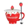 Tazze tazze kawaii tazza di tazze in ceramica a fragola con coperchi e cucchiai la colazione di latte di latte di casa pomeridiano tè pomeridiano