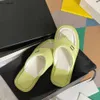 Shainells Designer Shoes Shoes Женская канал пляж на открытом воздухе мягкая подошва 2C шлепанцы с плоским дном парижский бренд обувь гавайский стиль летний пляж Сандаль 480