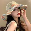 Bérets Ins Colure de paille tissée colorée pour les femmes Summer Seaside Vacation Screon Screon Big Big Brim montrant le visage Small Sweet Bucket Hat